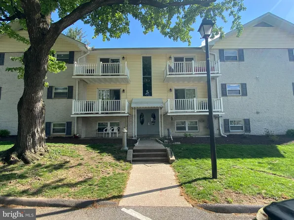 5 Warren Lodge Ct APT 1B, Cockeysville, MD 21030