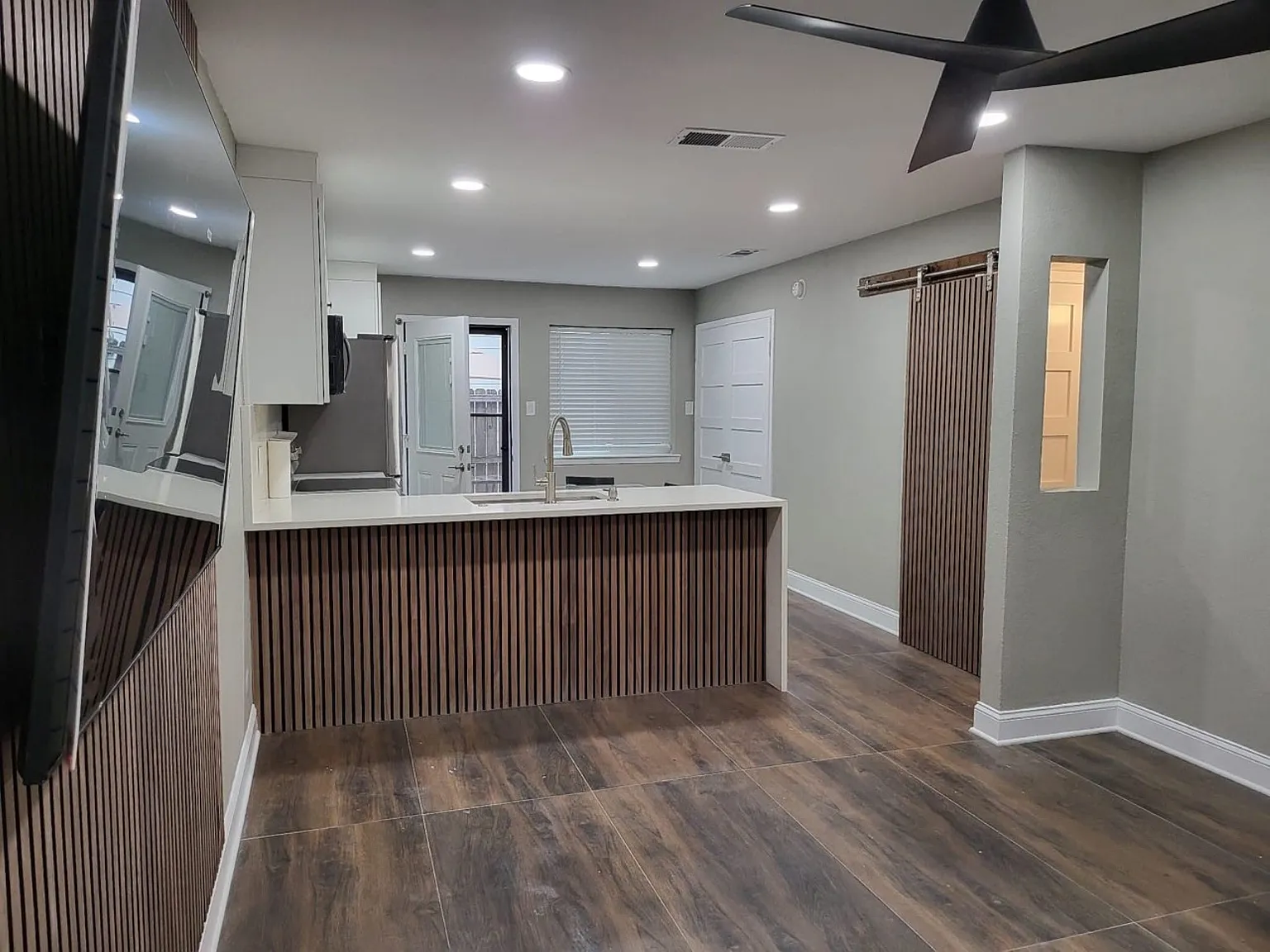 2 bed, 2.5 bath, 928 sqft, $1,750 — Photo 3