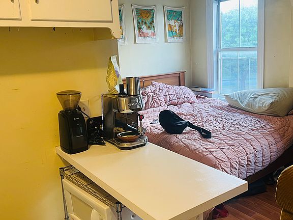 4th image of 18 Park St APT 2