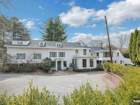 401 Wearimus Rd, Ho Ho Kus, NJ 07423