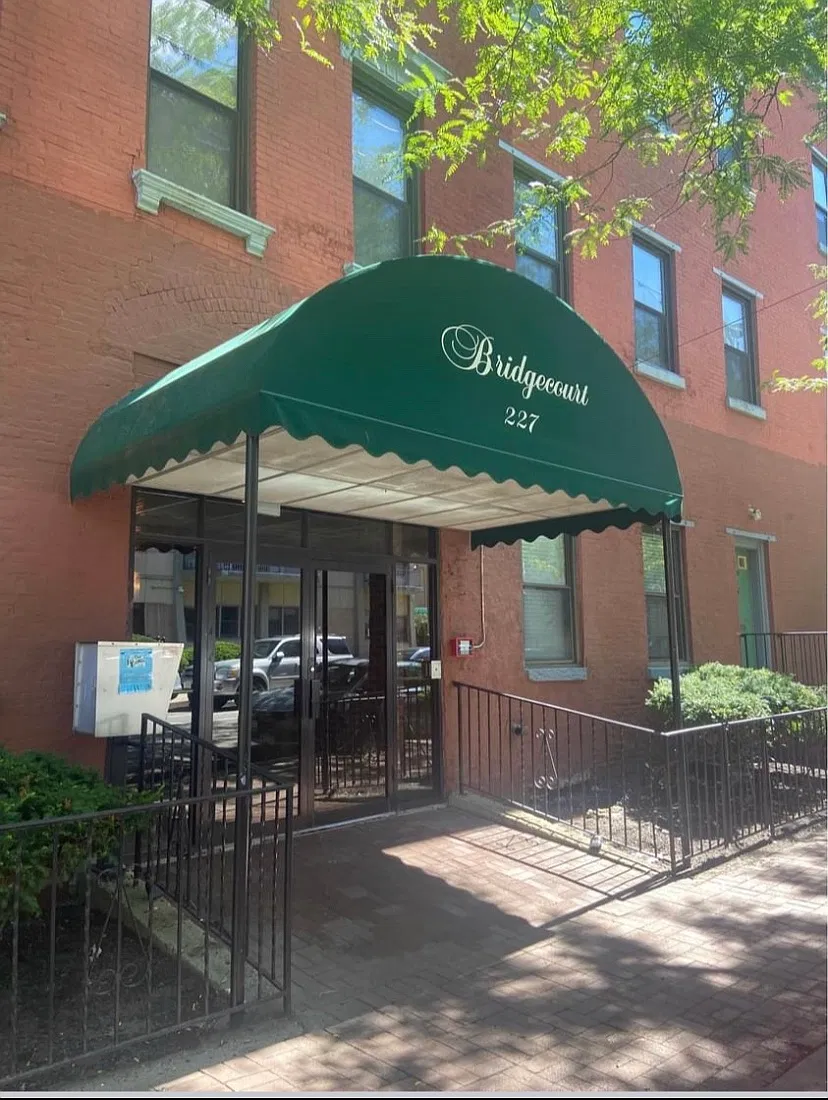 2 bed, 750 sqft, $4,000 — Photo 1