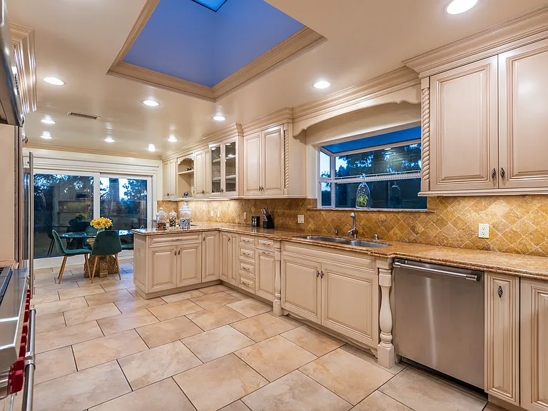1915 Loma Vista Dr — Photo 15