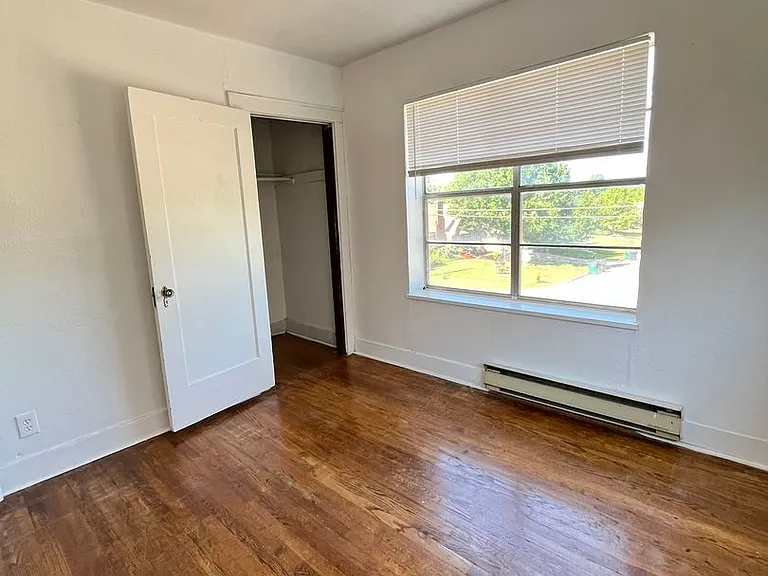 3400 N Robinson Ave — Photo 31