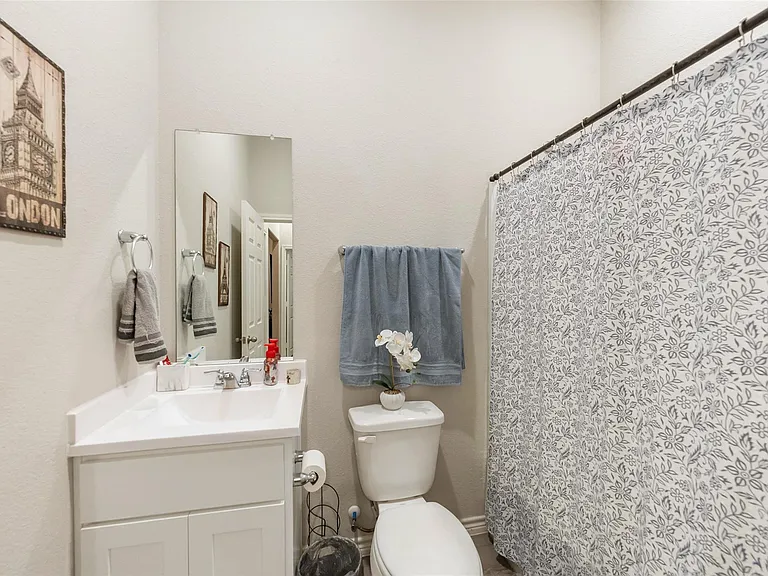 306 Helen St — Photo 17