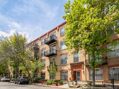 1740 N Maplewood Ave APT 218, Chicago, IL, 60647