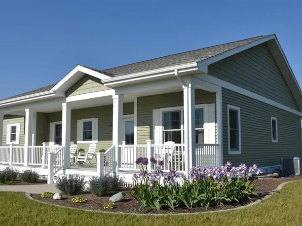 1298 Tracy Ln, Petoskey, MI 49770