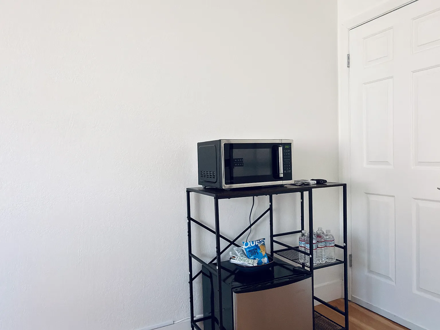 1 bed, 2000 sqft, $1,250 — Photo 3