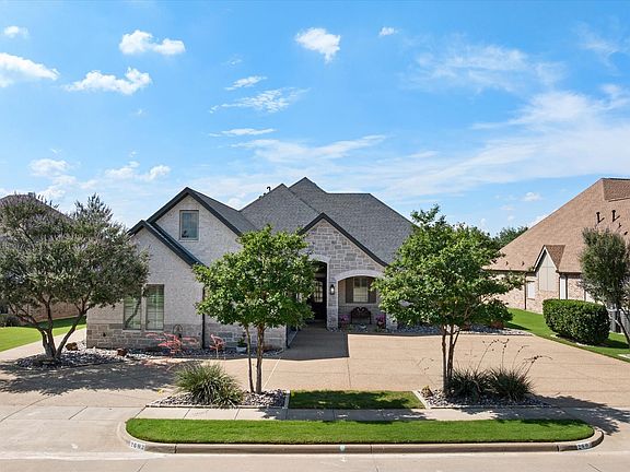 3rd image of 2603 Waters Edge Dr