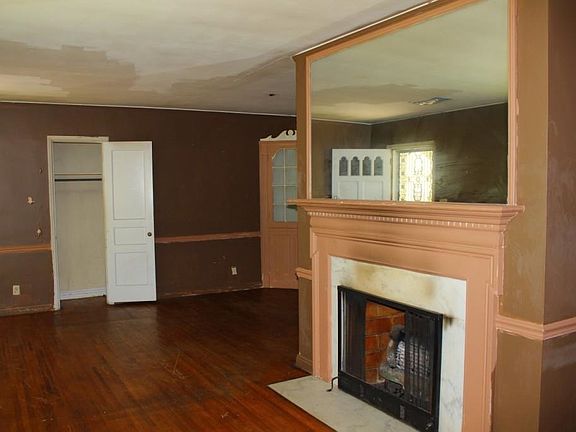 4th image of 1515 Holly St