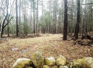 21 Chestnut St, Pepperell, MA 01463