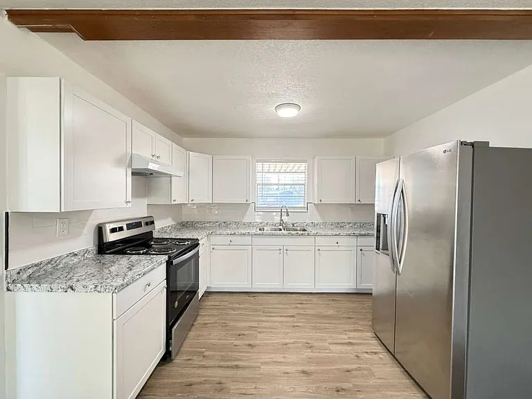 317 E Lindbergh Blvd — Photo 6