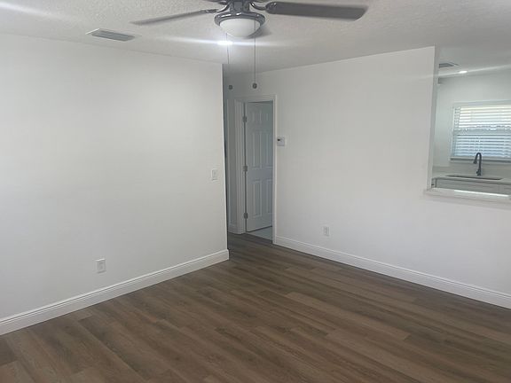 4th image of 3465 Applewood Ter APT B