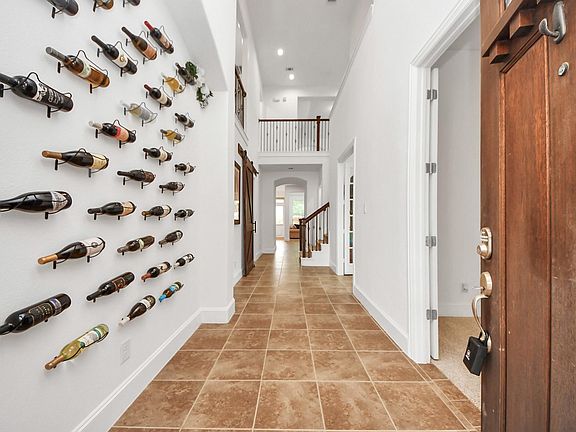 5th image of 2842 Walnut Crest Dr