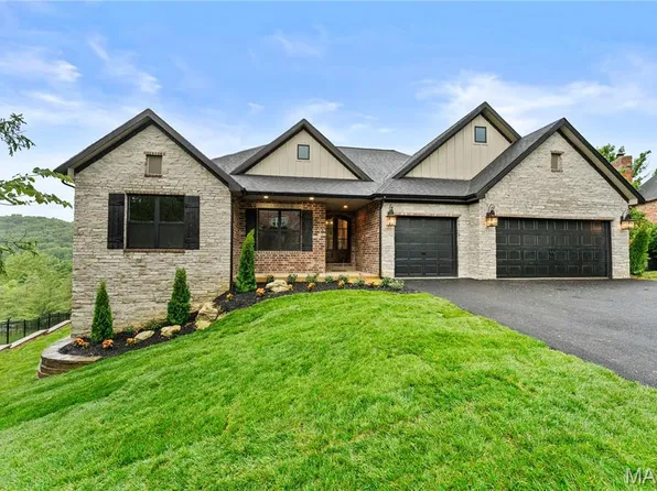 272 Merlot Ln, Saint Albans, MO 63073