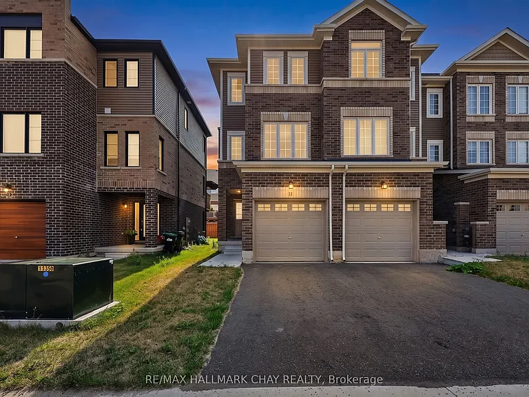 11 Pumpkin Corner Cres — Photo 1