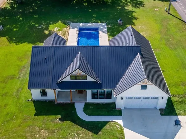 310 W 45 N, Lagrange, IN 46761