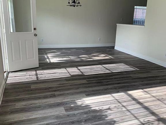 4th image of 8030 Golf Green Cir
