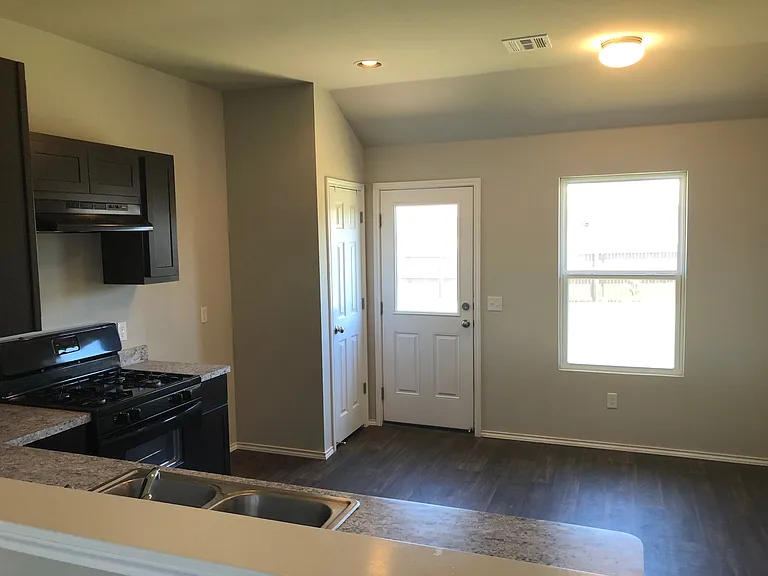 9804 High Noon Rd — Photo 7