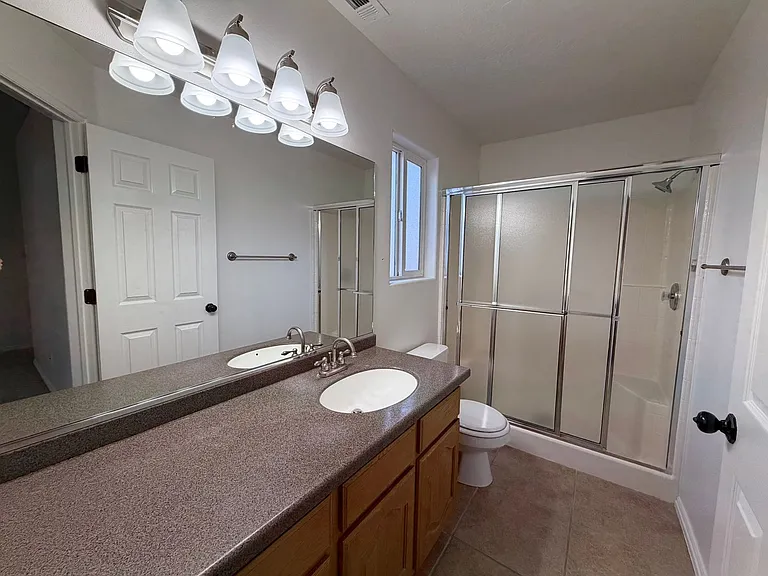 2325 E 350 N — Photo 16
