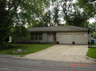 914 Van Buren Ave, Owatonna, MN 55060
