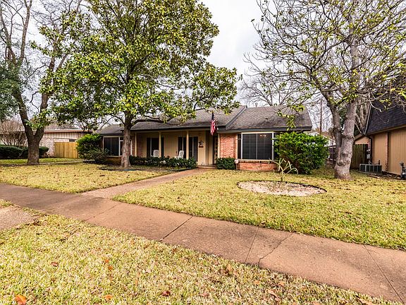4th image of 2902 White Rock Dr