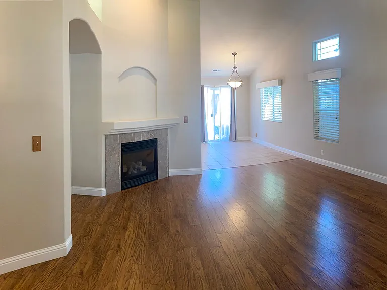 490 Briarwood Dr — Photo 24