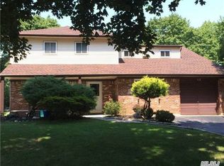 12 Candy Ln, Commack, NY 11725