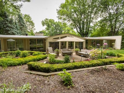 3788 Crestlake Dr, Bloomfield Hills, MI, 48304