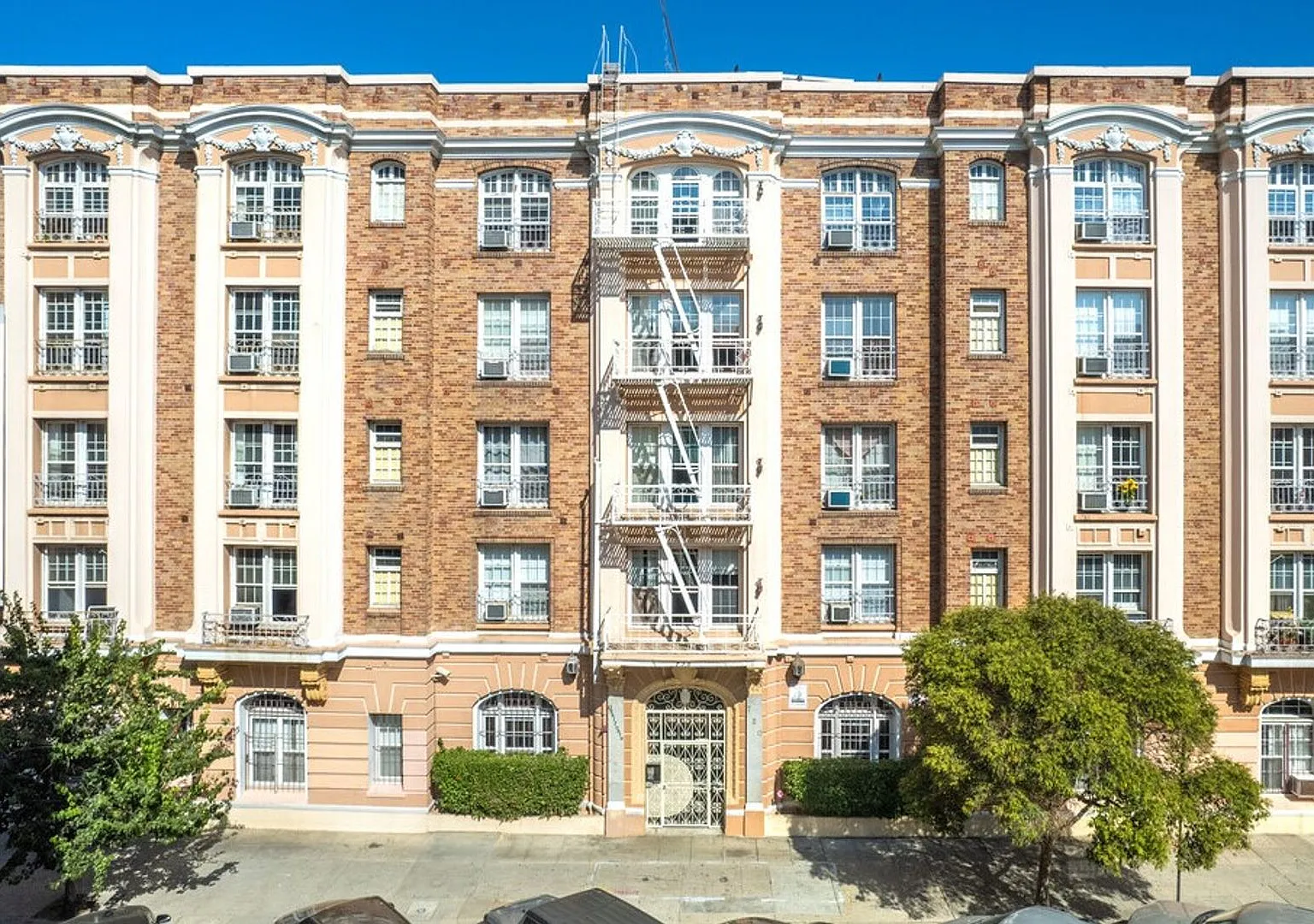La Chalfonte Apartments...Newly Renovated and Stylish..Great Location! — Photo 4