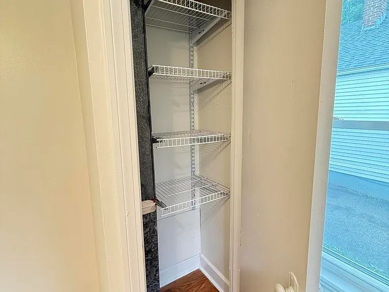 1105 Beecher St — Photo 9