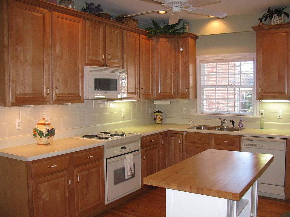 Eat in kitchen