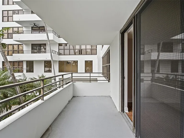 2500 Parkview Dr #415 — Photo 6