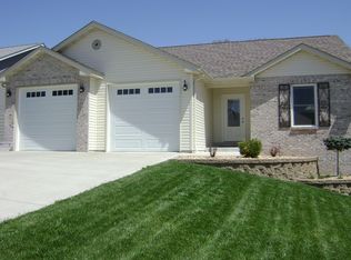 534 Crestfall Dr, Washington, MO 63090