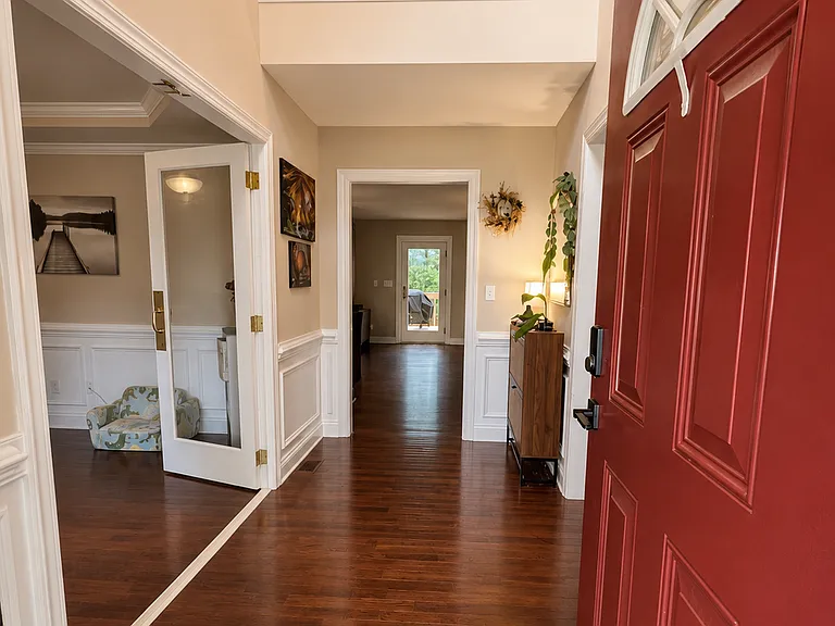 157 Edgemont Ter — Photo 4