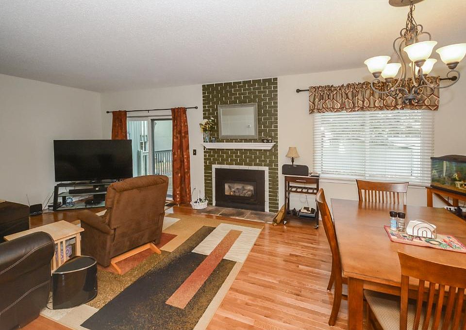 1st image of 143 Canabury Ct