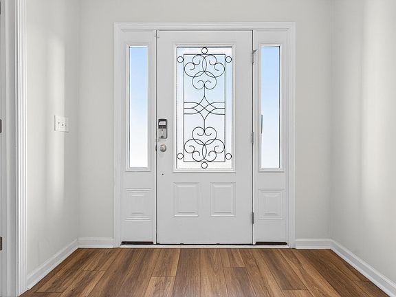 5th image of 418 Rowley Ln