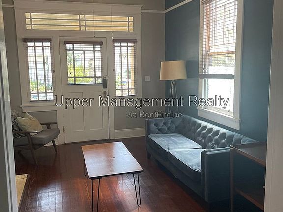 3rd image of 3929 Chestnut St