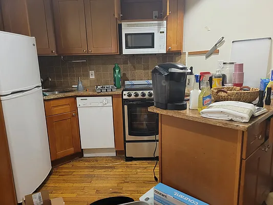 Rented by Chartwell Manhattan Realty | media 2