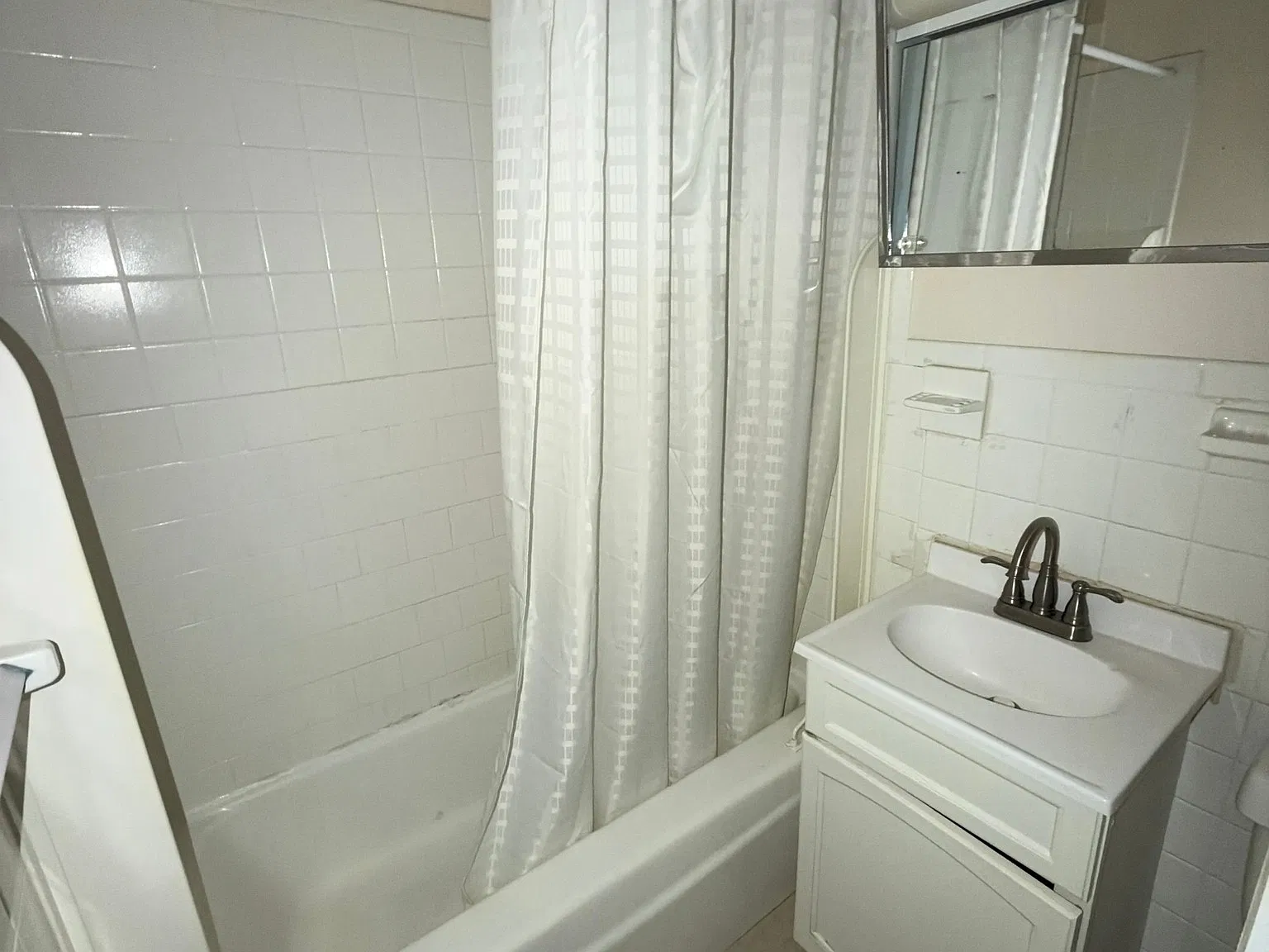84 Gardner St — Photo 2