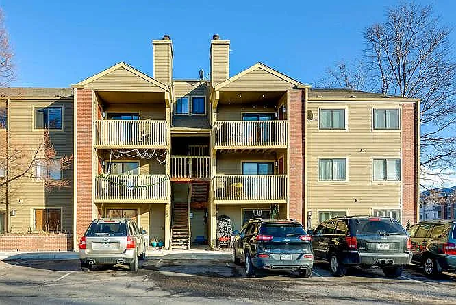6385 Oak St #303 — Photo 10