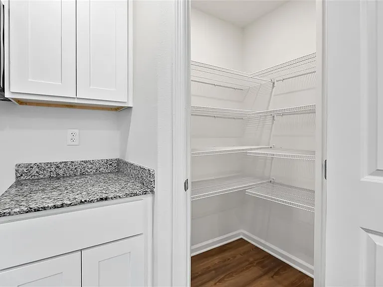 612 Linnet Ct — Photo 9