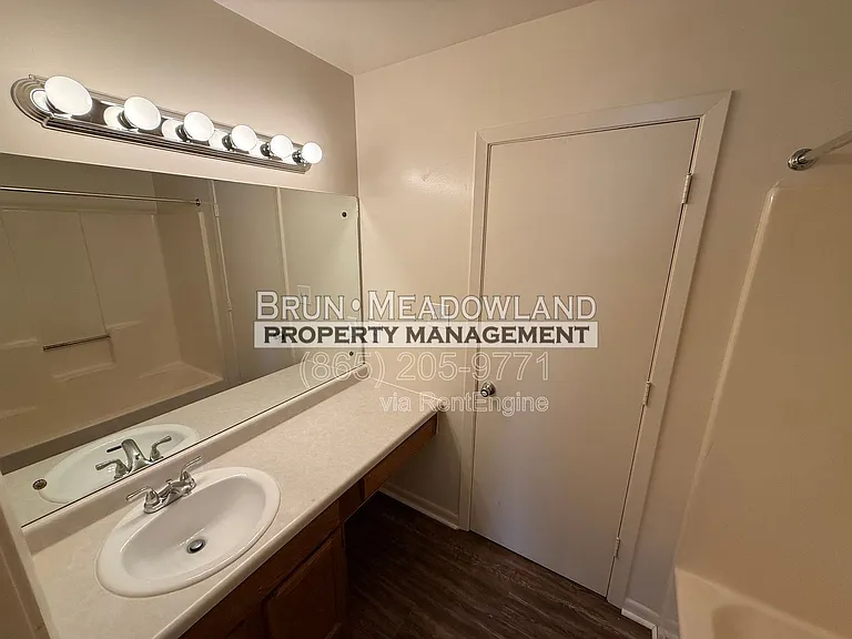 10409 Victoria Dr #D — Photo 33