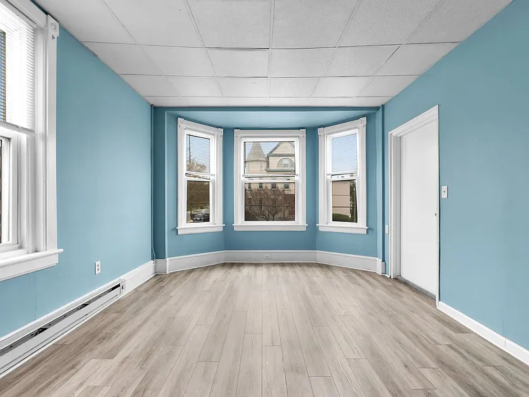 540 Seneca St — Photo 4