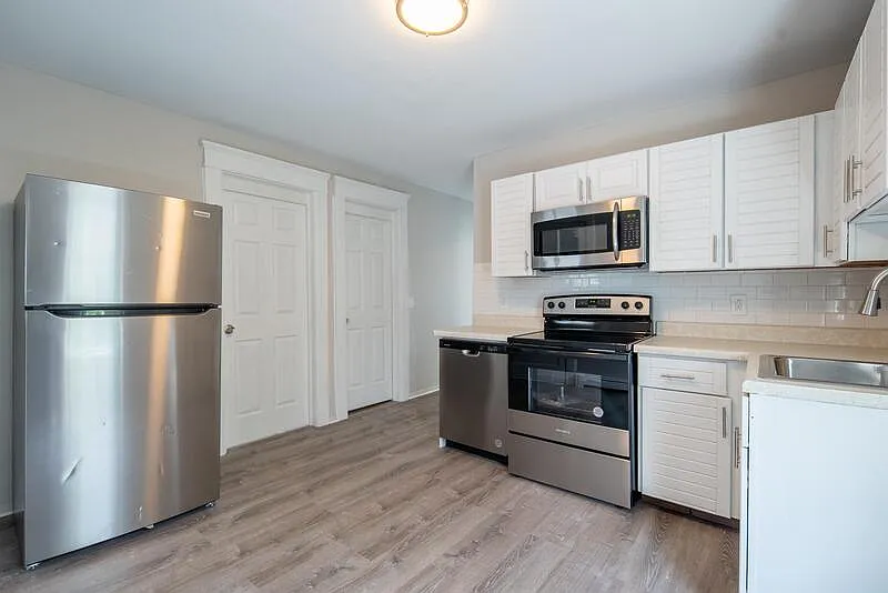 3 bed, 1.0 bath, 1200 sqft, $1,645 — Photo 2