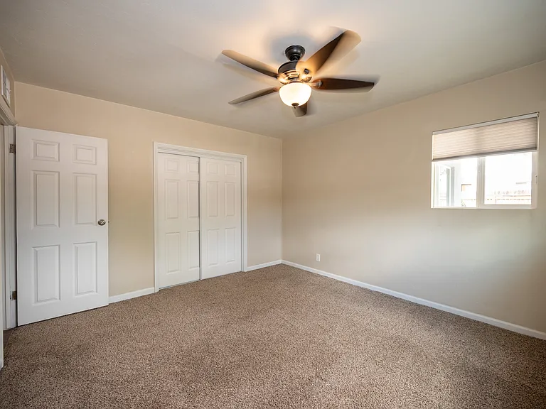 2217 E Silver St — Photo 23