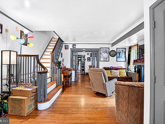 5th image of 1021 Allengrove St