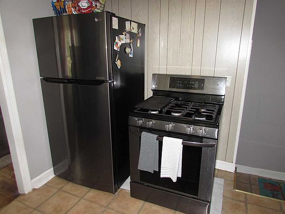 5th image of 2151 Oakland Ave