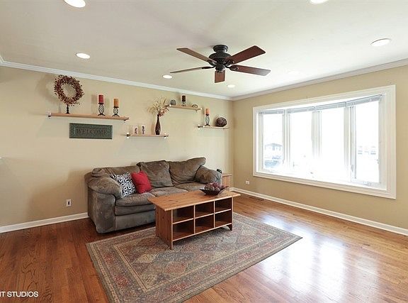 3rd image of 301 Bridgewood Dr