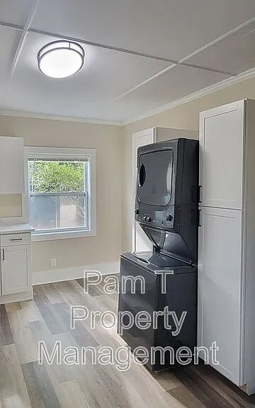 16 Helmken St — Photo 6