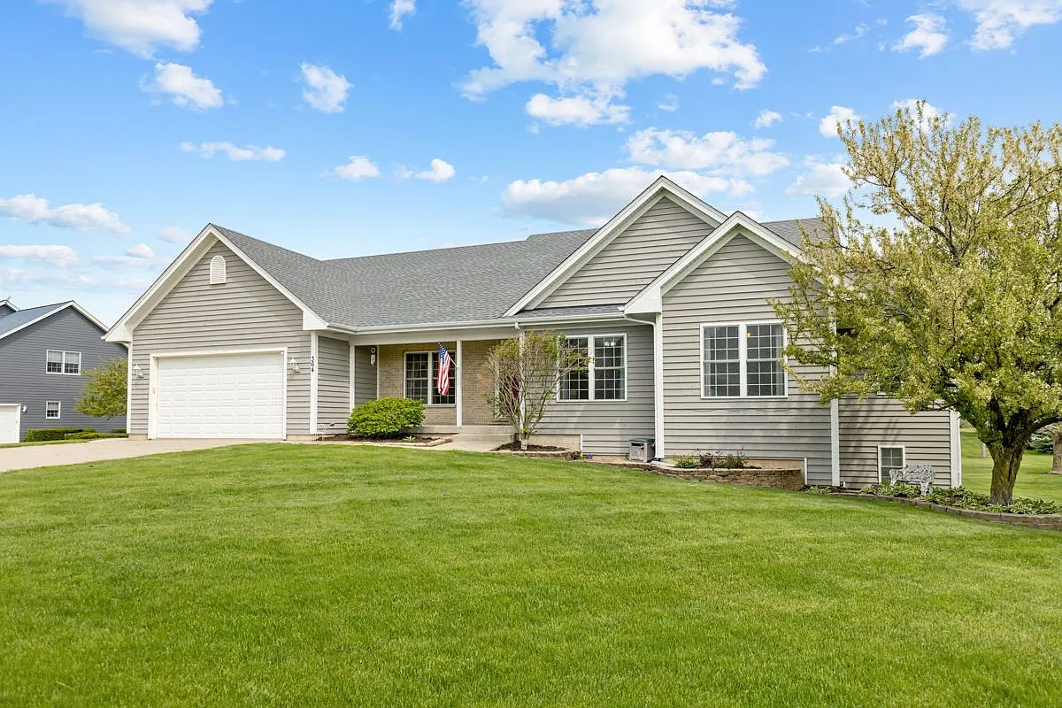 364 Valley Way photo 1